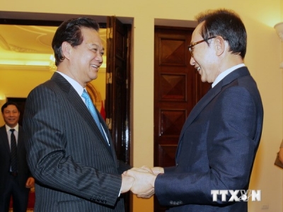 PM Nguyen Tan Dung receives former President of the Republic of Korea (RoK) Lee Myung-Bak. (VNA) 