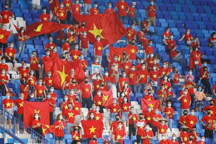 Limited number of spectators allowed at Hanoi stadium