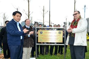 Hanoi receives 100 green trees from Finland