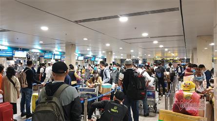 Airlines asked to adjust flight time to ease overcrowding around Tet Holiday