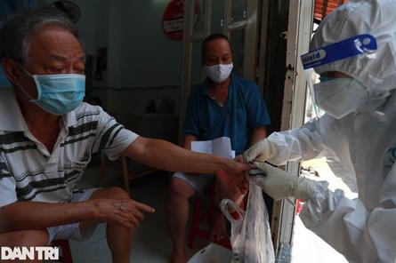 Hanoi Covid-19 patients seek for online treatment advice
