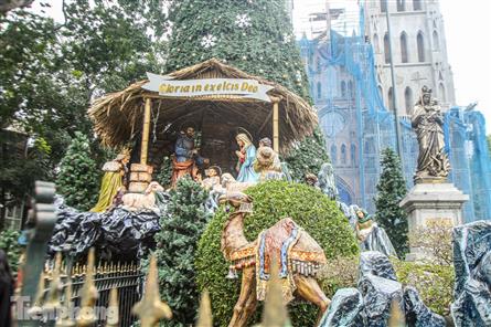 Hanoi churches covered with Christmas decorations
