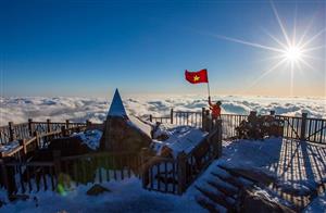  Fansipan among five top destinations for mountain trekking at year-end