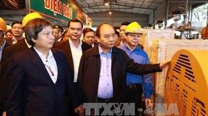PM inspects waste-to-energy technology model in Ha Nam