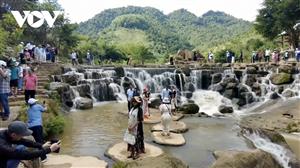 Moc Chau recognised as national tourism site
