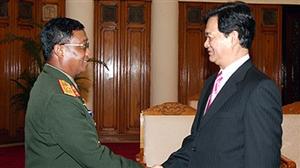 >PM Dung receives Lao Chief of General Staff