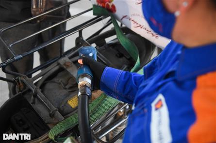  Retail petrol prices keep rising, set new record