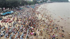 Haiphong beaches jammed with visitors
