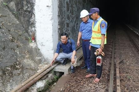 Downgraded bridges, railway tunnels along Hai Van Pass require upgrading