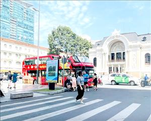 HCM City to expand tourist bus services to District 5, 6, Thủ Đức City