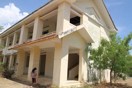 Nha Trang resettlement buildings largely abandoned