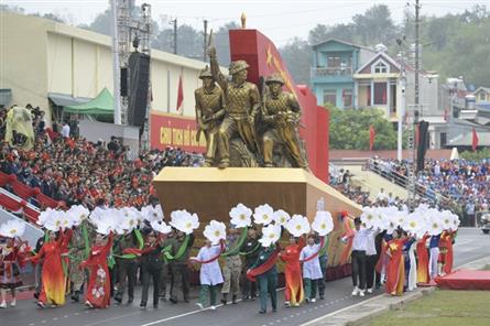 Military parade celebrates 70th Dien Bien Phu Victory anniversary