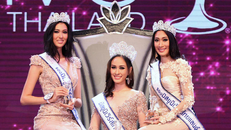 In this photo taken May 17, 2014, Weluree Ditsayabut, center, poses with two runner-ups Pimbongkod Chankaew, left, and Sunnanipa Krissanasuwan, right, after the Miss Universe Thailand beauty pageant competition in Bangkok, Thailand. Weluree has resigned less than a month into her reign after being harshly criticized on social media over her political comments and looks. (AP Photo)