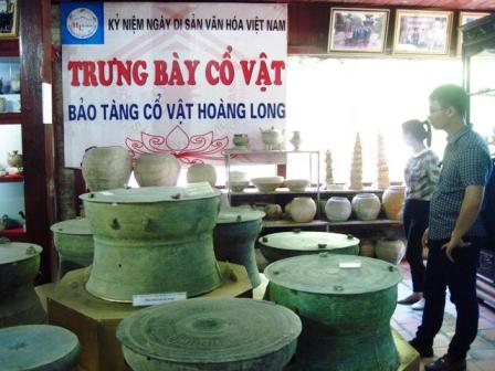  Bát, đĩa, bình, vò… gốm tráng men từ các đời Lý, Trần, Nguyễn trưng bày trong bảo tàng.