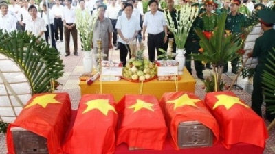 Memorial and burial service held for remains of martyrs discovered in Cam Lo district, Quang Tri province