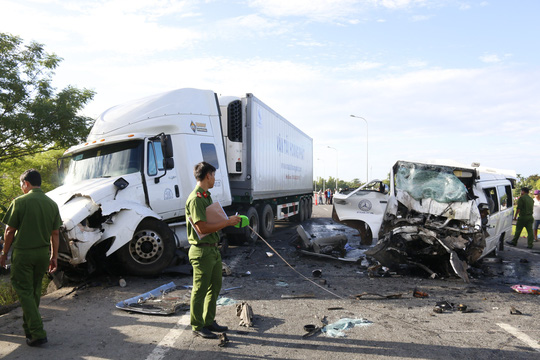 ÐÐ°ÑÑÐ¸Ð½ÐºÐ¸ Ð¿Ð¾ Ð·Ð°Ð¿ÑÐ¾ÑÑ 13 killed as wedding coach, container truck collide in Vietnam
