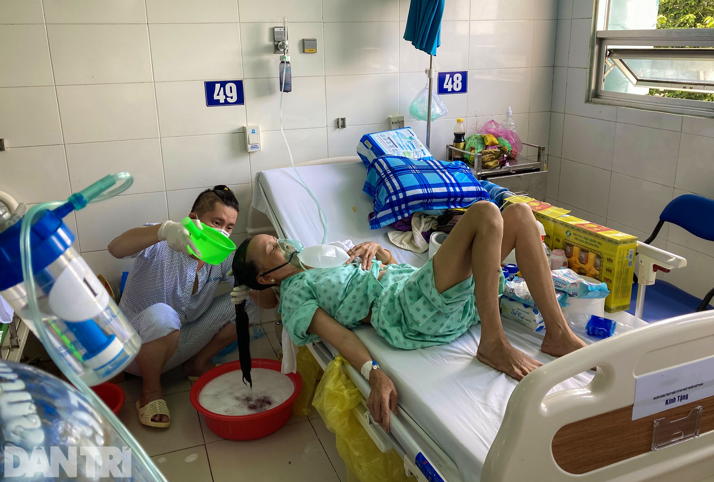 Helpful Covid-19 patient takes care of others at Ho Chi Minh City hospital  | DTiNews - Dan Tri International, the news gateway of Vietnam