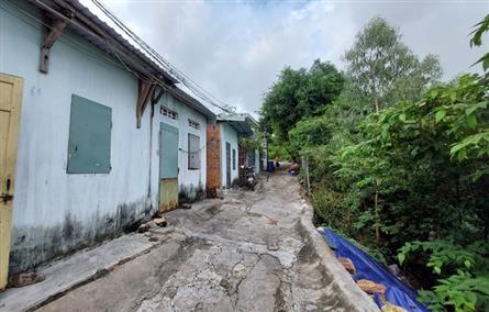Residents in Quy Nhon City face landslide threats