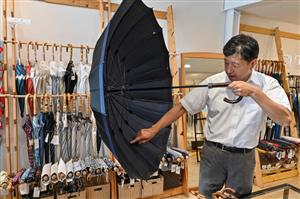 Heat brings hope for Tokyo's handmade umbrella maker
