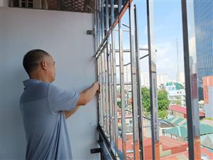 Hanoi calls for buildings to install fire escape ladders