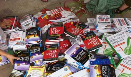 Pirated books rampant in Hanoi