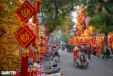 Hanoi street bustling with Tet atmosphere