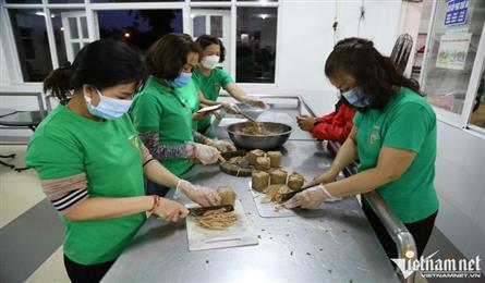 Danang charity club offer free meals for poor patients