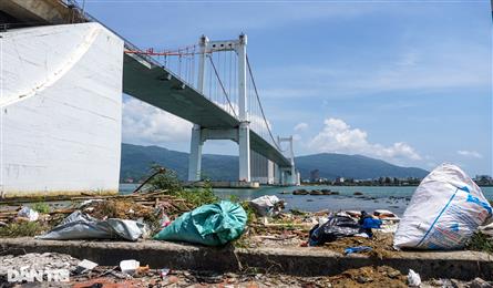 Illegal dumping ravages Danang river area