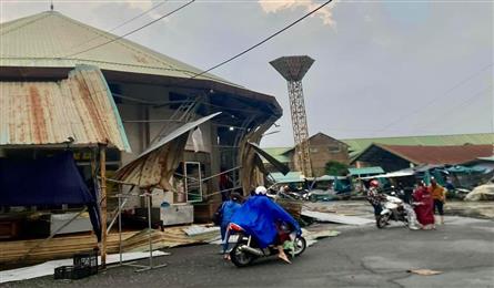 Quang Tri whirlwind damages dozens of houses