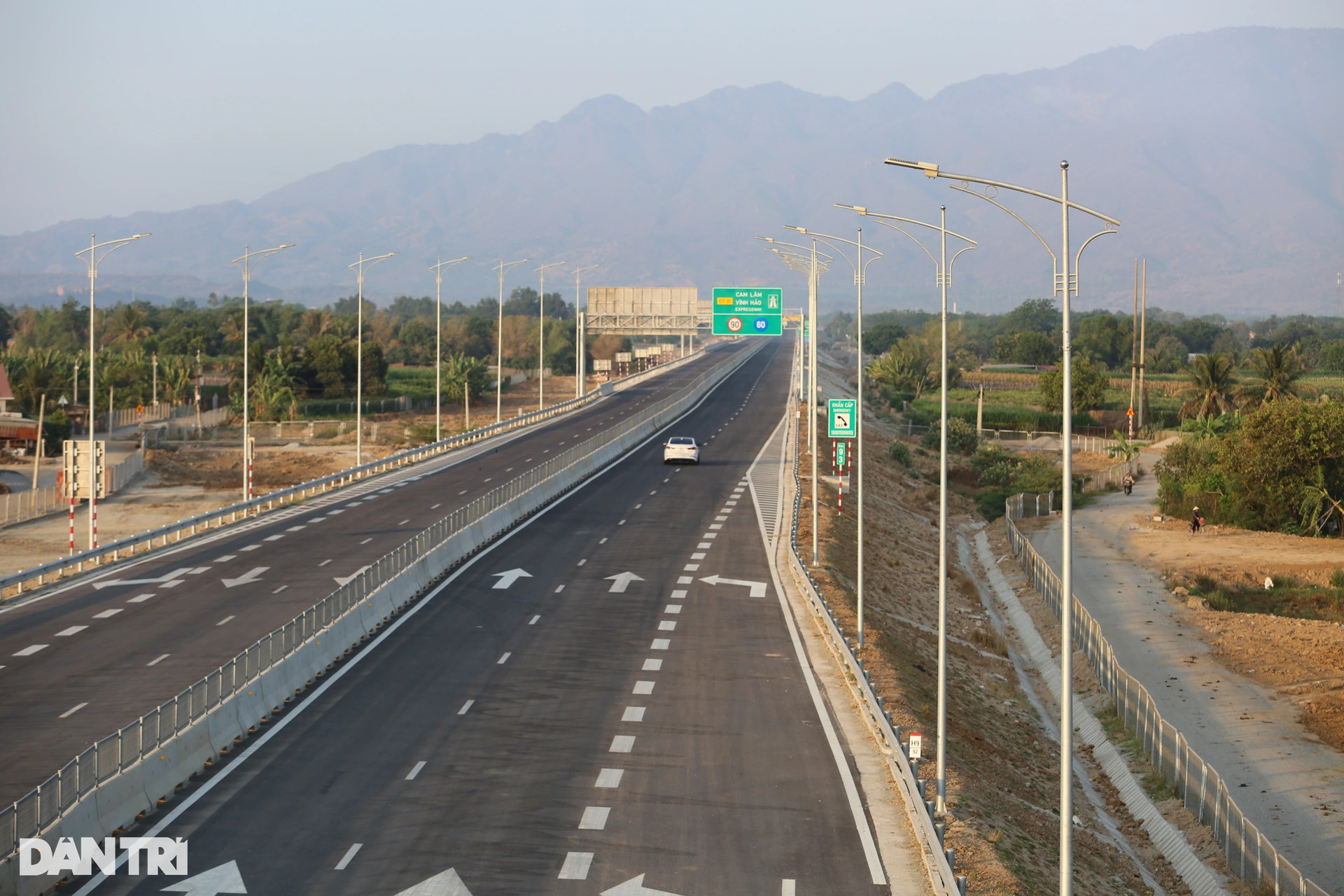 Expressway linking HCM City and Nha Trang opens