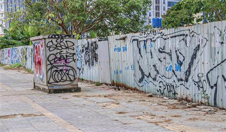 Many Danang streets defaced with graffiti