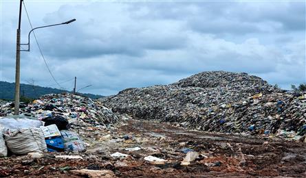 Temporary landfill plagues Phu Quoc residents