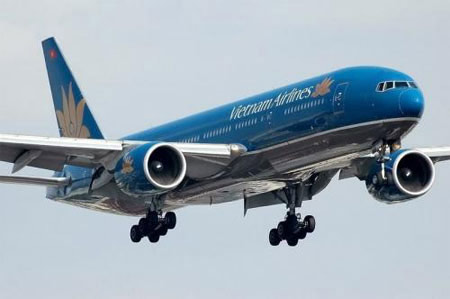Vietnam Airlines flight lands after passenger passes out | DTiNews