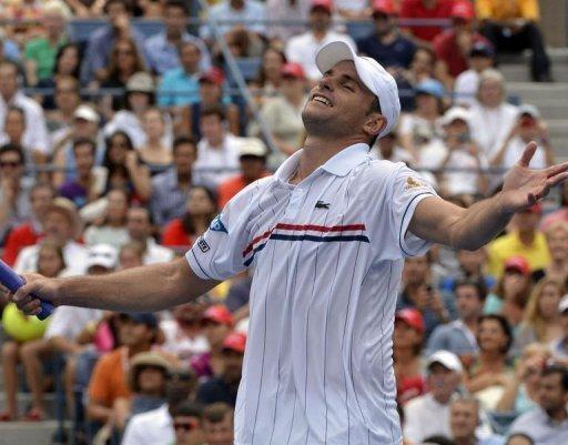 Djokovic storms into US Open last 16