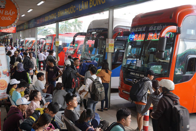 Hanoi, HCM City transport hubs busy for National Day weekend
