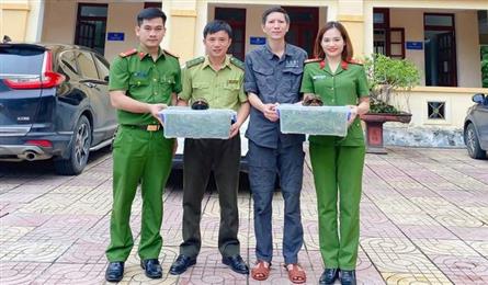 People in Ha Tinh hand over rare animals