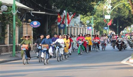 More than 100 join Ao Dai parade in Hanoi