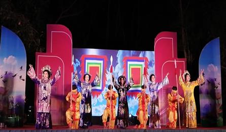 State-owned art troupe stages cai lương in rural areas