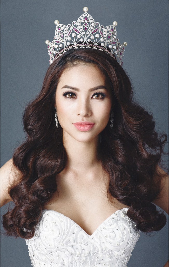 Pham Thi Huong Prepares For Miss Universe Dtinews Dan Tri 