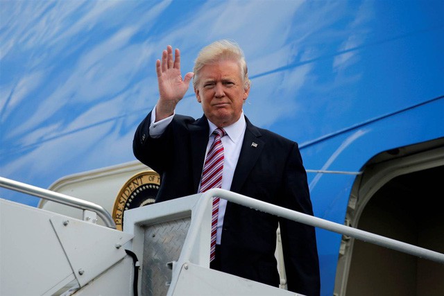 US president arrives in Hanoi after APEC Summit