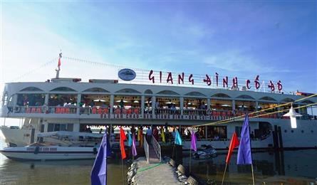 Cruise ship launched in Nghe An and Ha Tinh