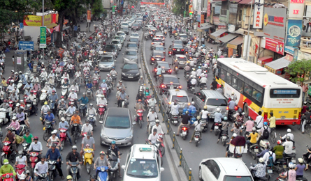 Hanoi to change work and school hours to ease traffic