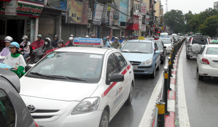Hanoi issues taxi licensing moratorium from next year