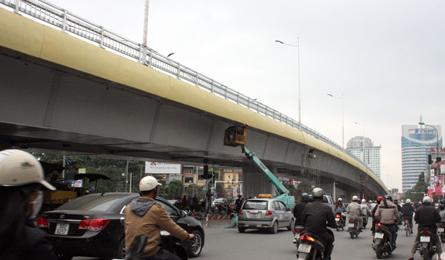 Hanoi's largest steel pile bridge operational