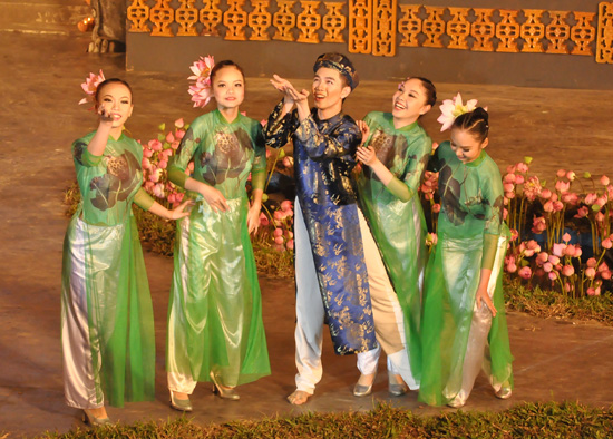 ao dai 11 Ao Dai beauty honoured at Hue Festival