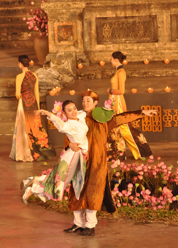 ao dai 17 Ao Dai beauty honoured at Hue Festival