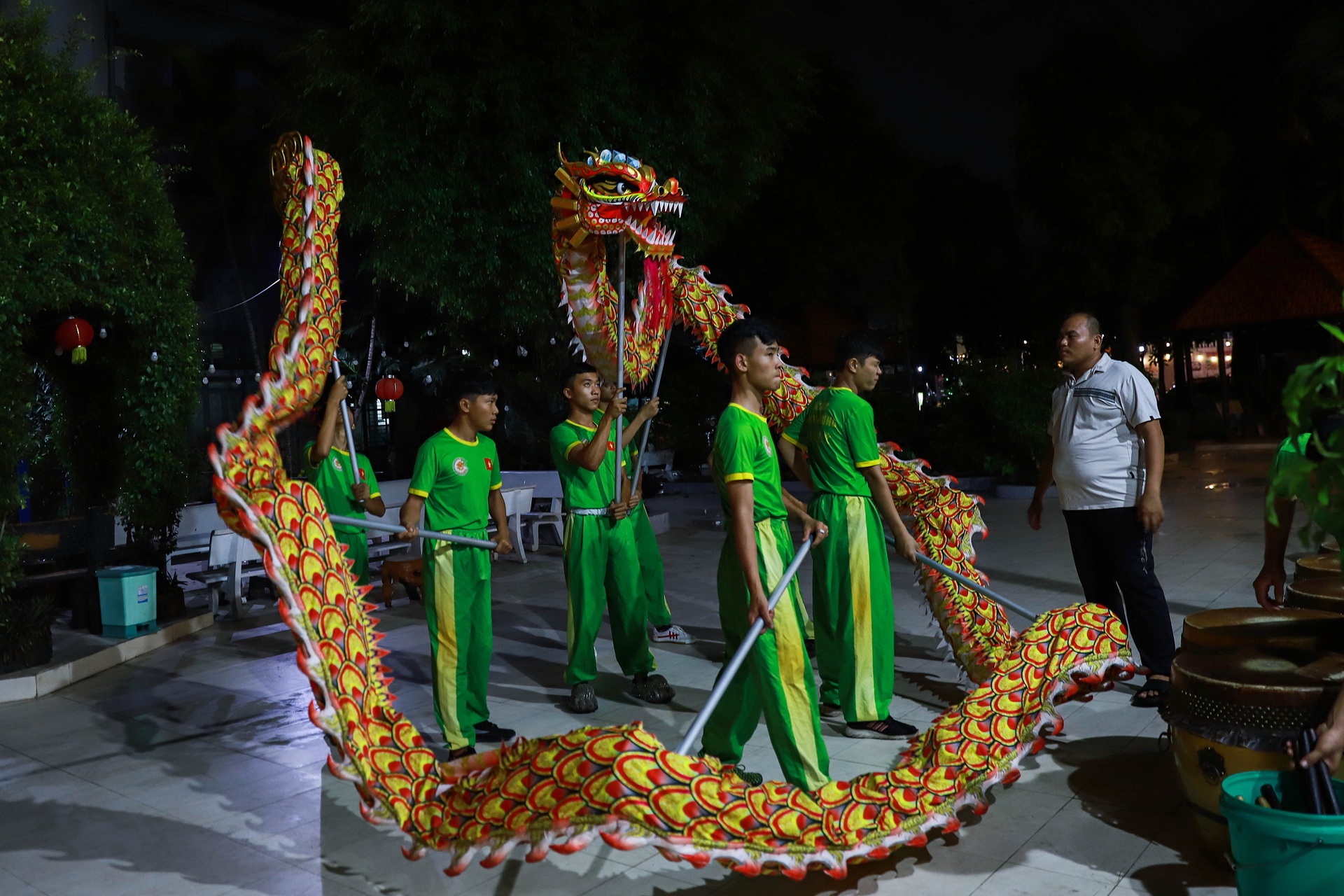 HCM City dragon dance club gathers street boys | DTiNews - Dan Tri  International, the news gateway of Vietnam