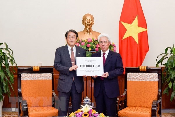 Vietnam presents donation to aid Japan’s flood relief | DTiNews - Dan ...
